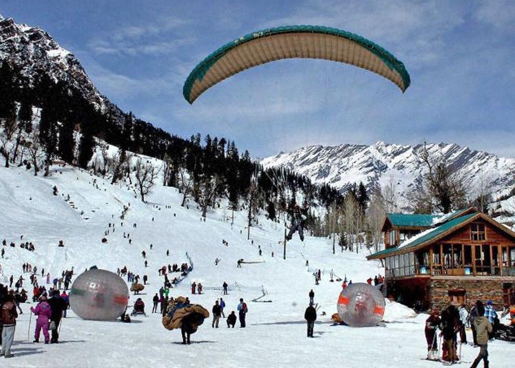 paragliding in solang valley